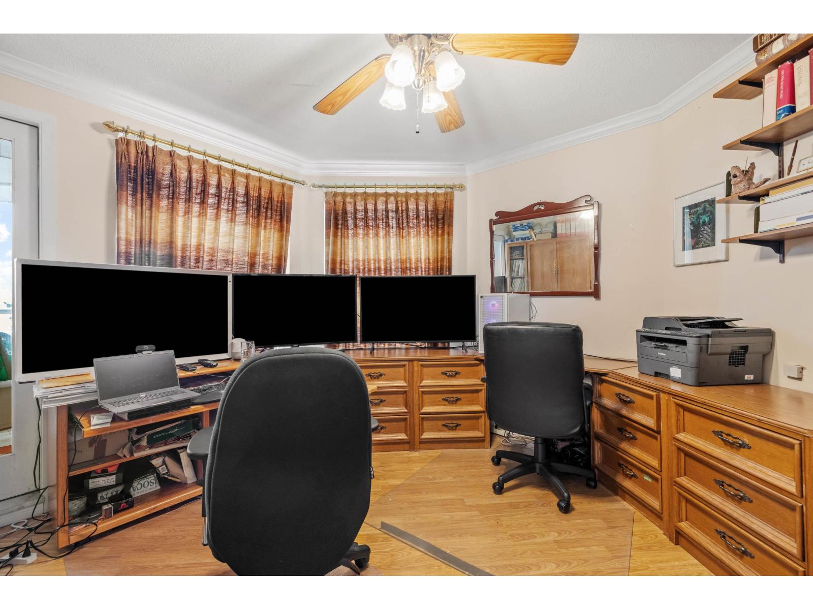 402 15025 VICTORIA AVENUE, White Rock