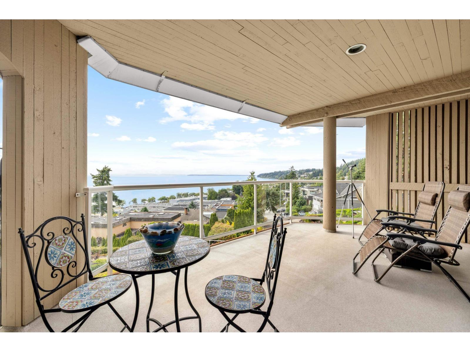 402 15025 VICTORIA AVENUE, White Rock