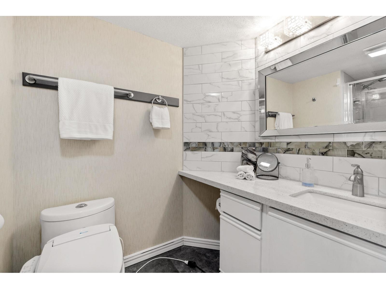 402 15025 VICTORIA AVENUE, White Rock