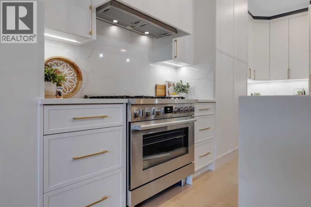 Single Family House for Sale in   Avenue NW Parkdale Calgary 