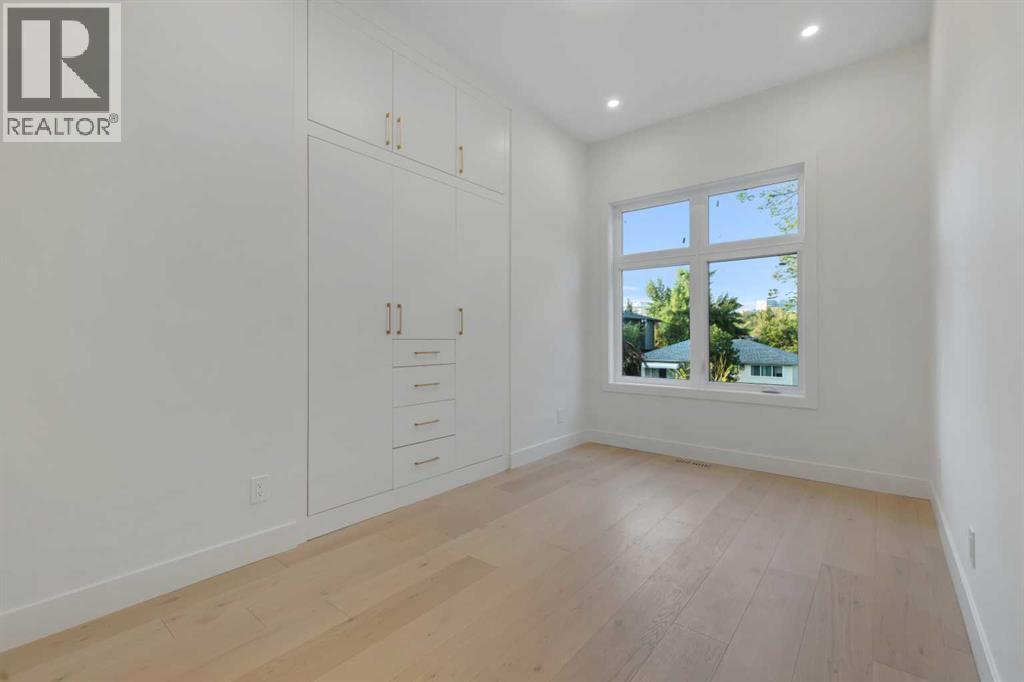 Single Family House for Sale in   Avenue NW Parkdale Calgary 