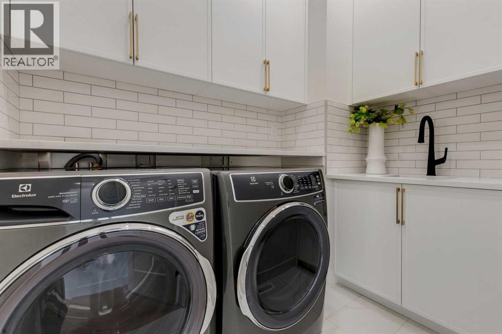 Single Family House for Sale in   Avenue NW Parkdale Calgary 