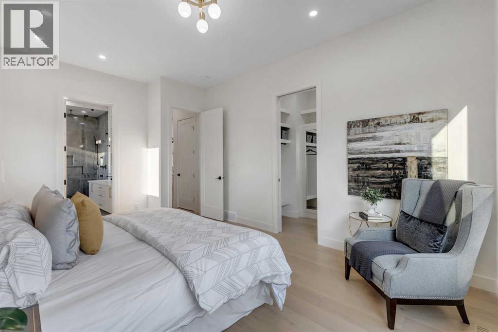 Single Family House for Sale in   Avenue NW Parkdale Calgary 