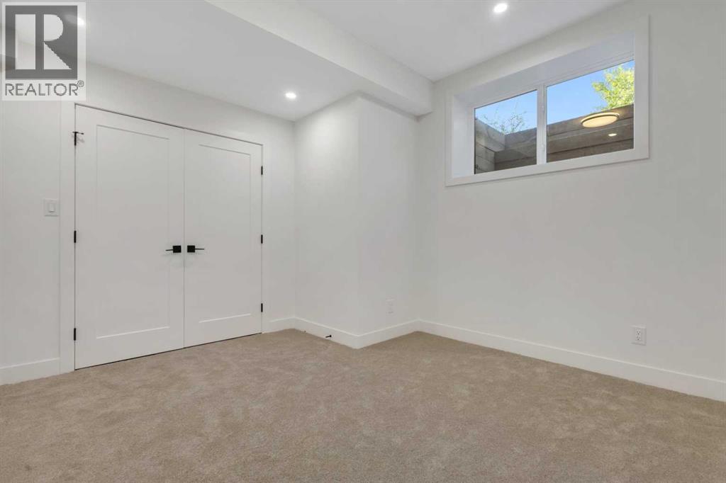 Single Family House for Sale in   Avenue NW Parkdale Calgary 