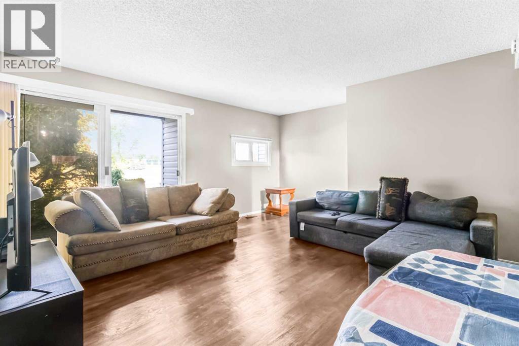 Single Family House for Sale in   Templehill Drive NE Temple Calgary 