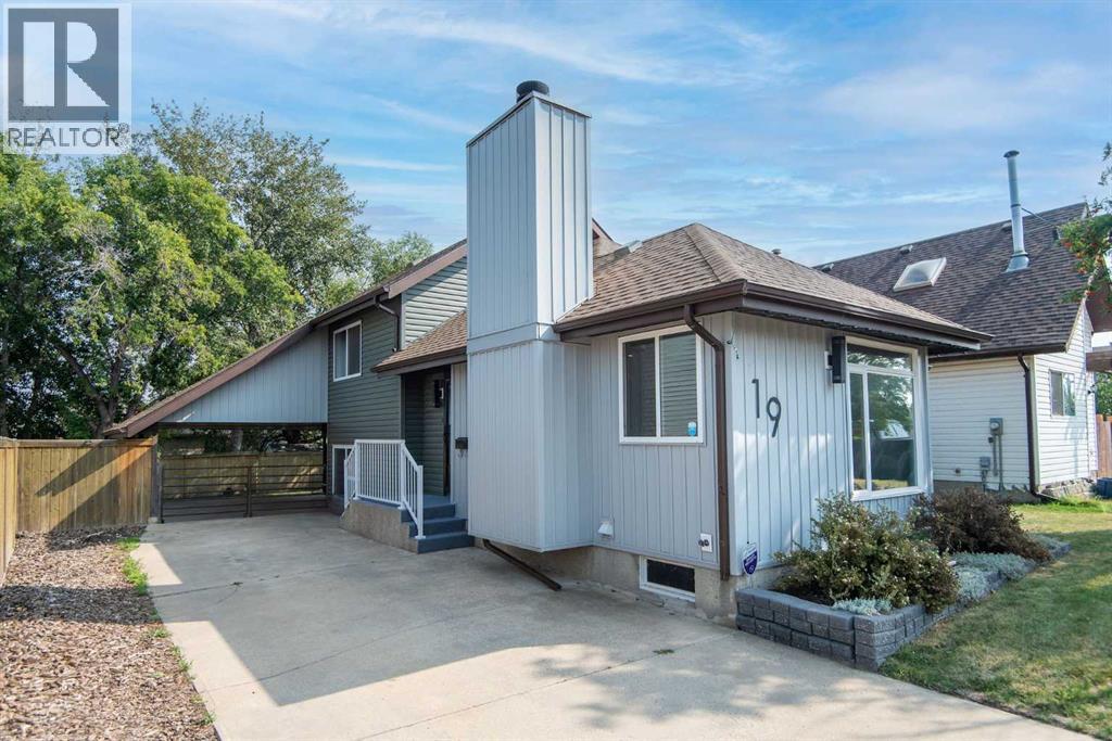 Single Family House 4 Level for Sale in  Glendale Boulevard Glendale Red Deer 