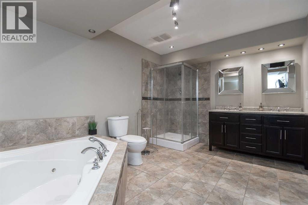 Single Family House 4 Level for Sale in  Glendale Boulevard Glendale Red Deer 