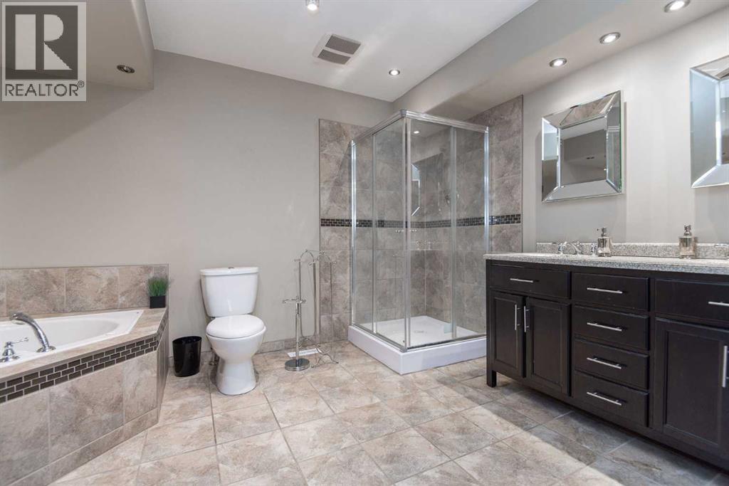 Single Family House 4 Level for Sale in  Glendale Boulevard Glendale Red Deer 