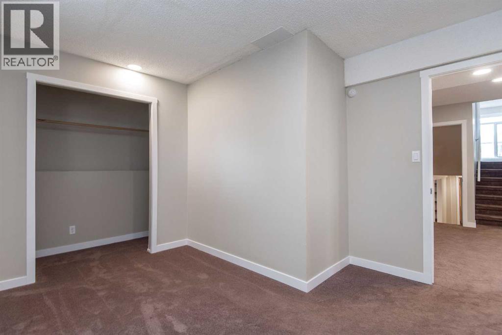 Single Family House 4 Level for Sale in  Glendale Boulevard Glendale Red Deer 