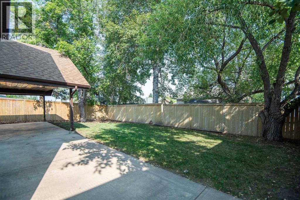 Single Family House 4 Level for Sale in  Glendale Boulevard Glendale Red Deer 