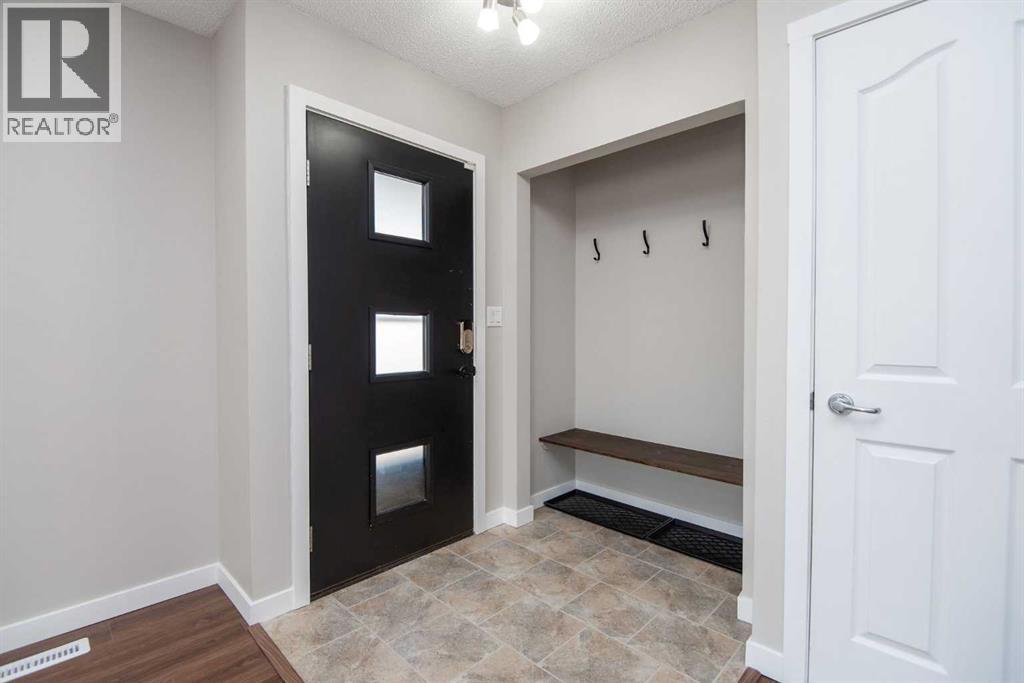Single Family House 4 Level for Sale in  Glendale Boulevard Glendale Red Deer 