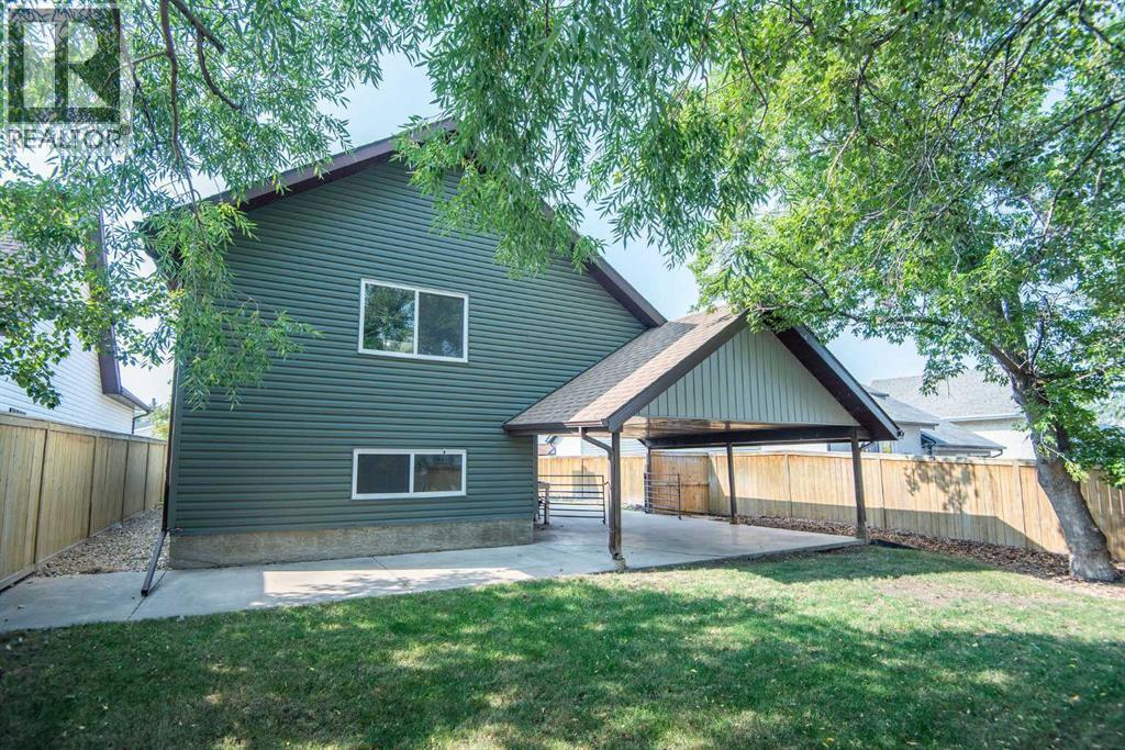 Single Family House 4 Level for Sale in  Glendale Boulevard Glendale Red Deer 