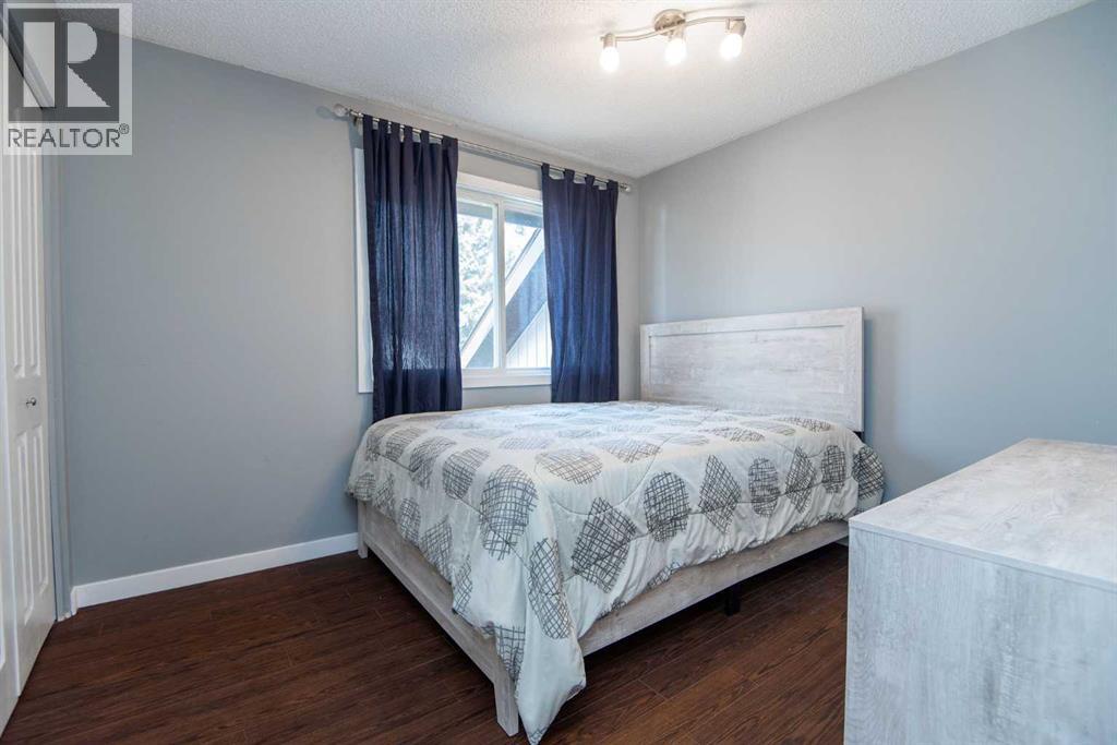 Single Family House 4 Level for Sale in  Glendale Boulevard Glendale Red Deer 