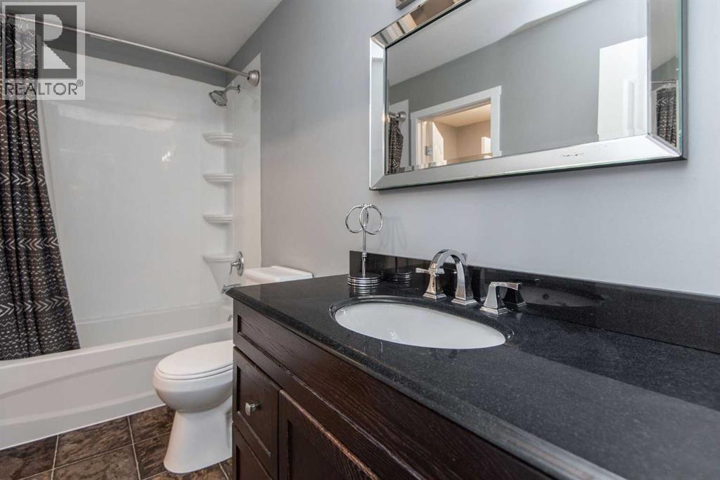 Single Family House 4 Level for Sale in  Glendale Boulevard Glendale Red Deer 