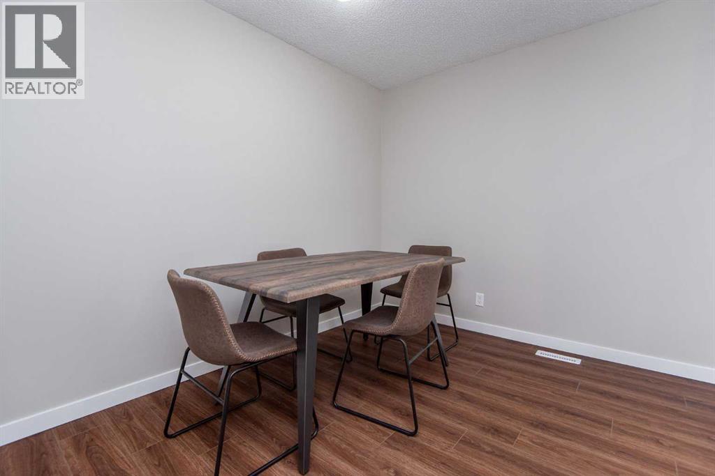 Single Family House 4 Level for Sale in  Glendale Boulevard Glendale Red Deer 