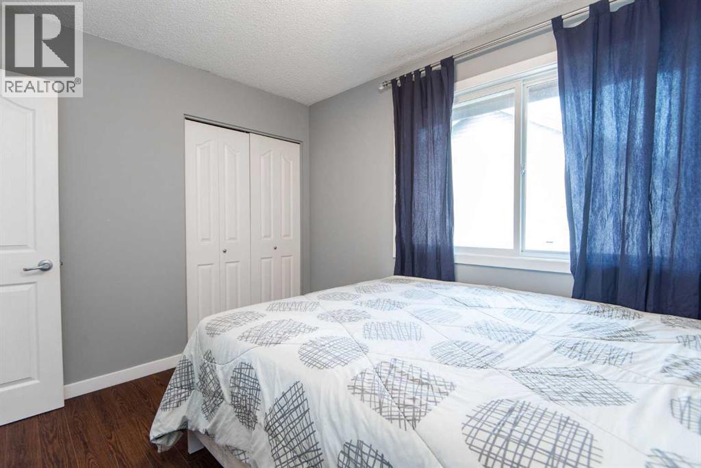 Single Family House 4 Level for Sale in  Glendale Boulevard Glendale Red Deer 