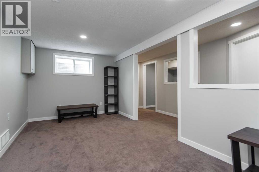 Single Family House 4 Level for Sale in  Glendale Boulevard Glendale Red Deer 