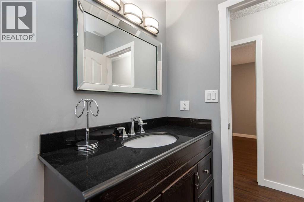 Single Family House 4 Level for Sale in  Glendale Boulevard Glendale Red Deer 
