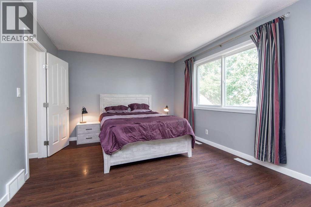 Single Family House 4 Level for Sale in  Glendale Boulevard Glendale Red Deer 