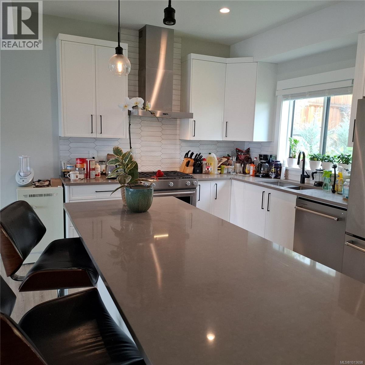 2552 Obsidian Place, Langford