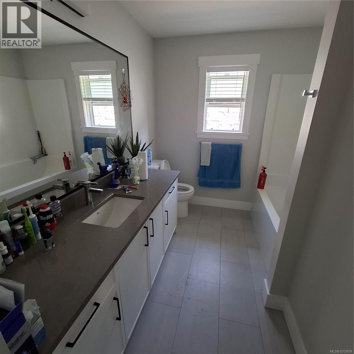  2552 Obsidian Place, Langford