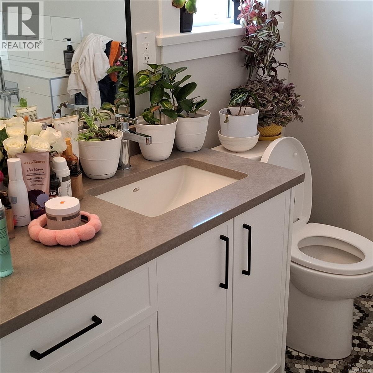  2552 Obsidian Place, Langford
