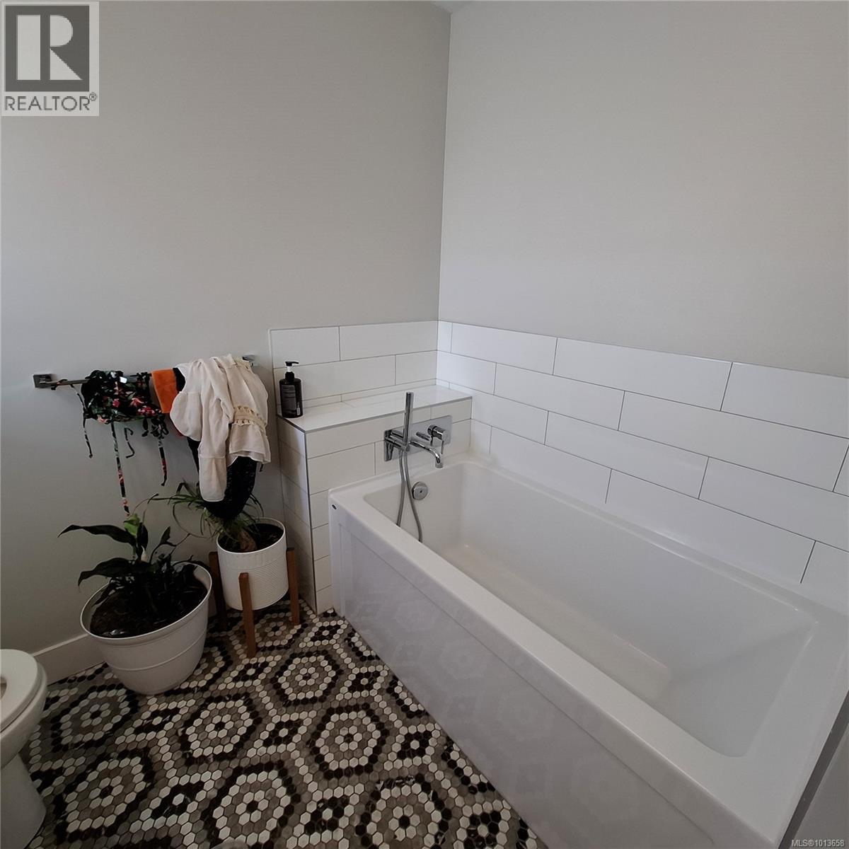  2552 Obsidian Place, Langford
