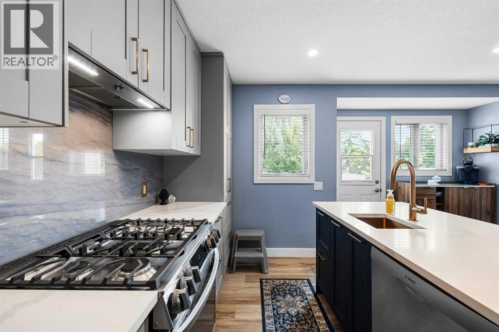 Single Family House for Sale in  Tuscany Way NW Tuscany Calgary 