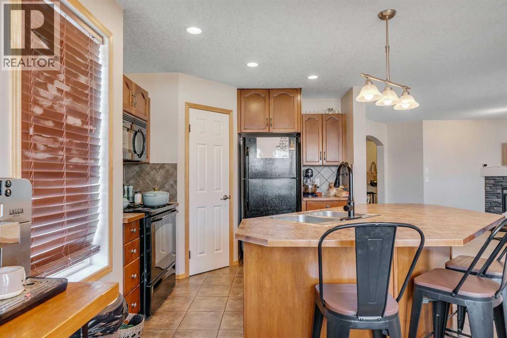 Single Family House for Sale in  Covecreek Close NE Coventry Hills Calgary 