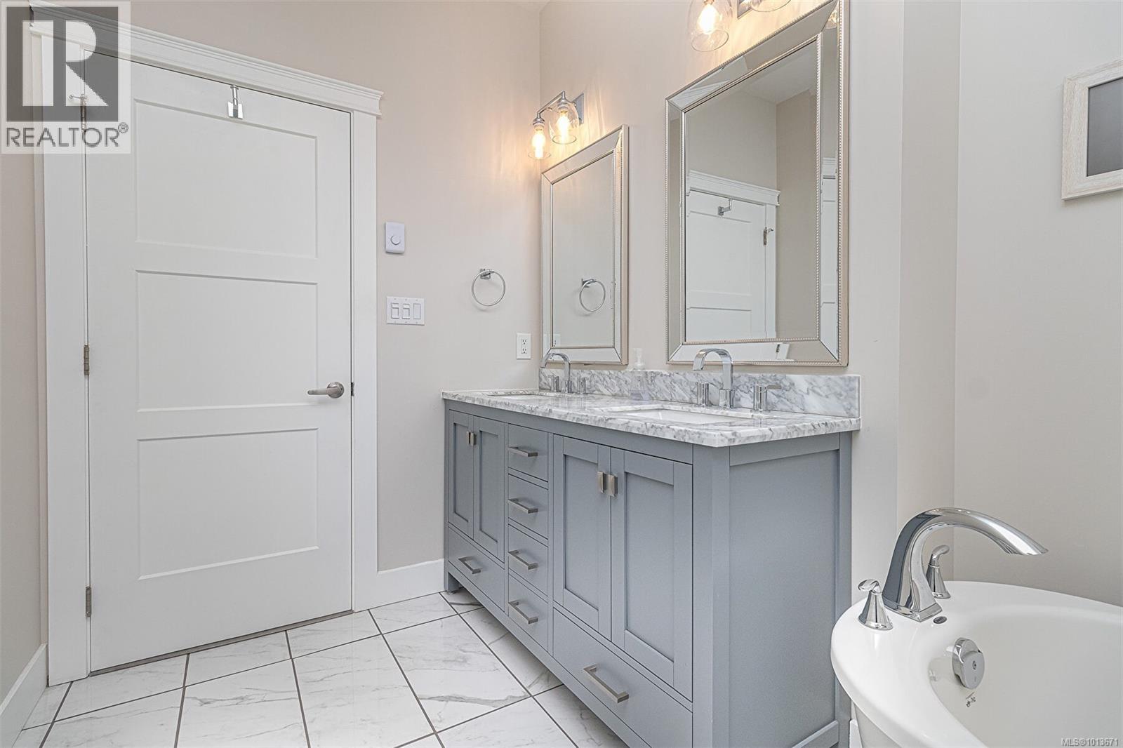  2115 Erinan Boulevard, Sooke