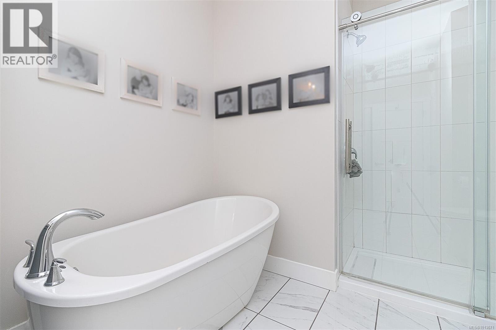  2115 Erinan Boulevard, Sooke