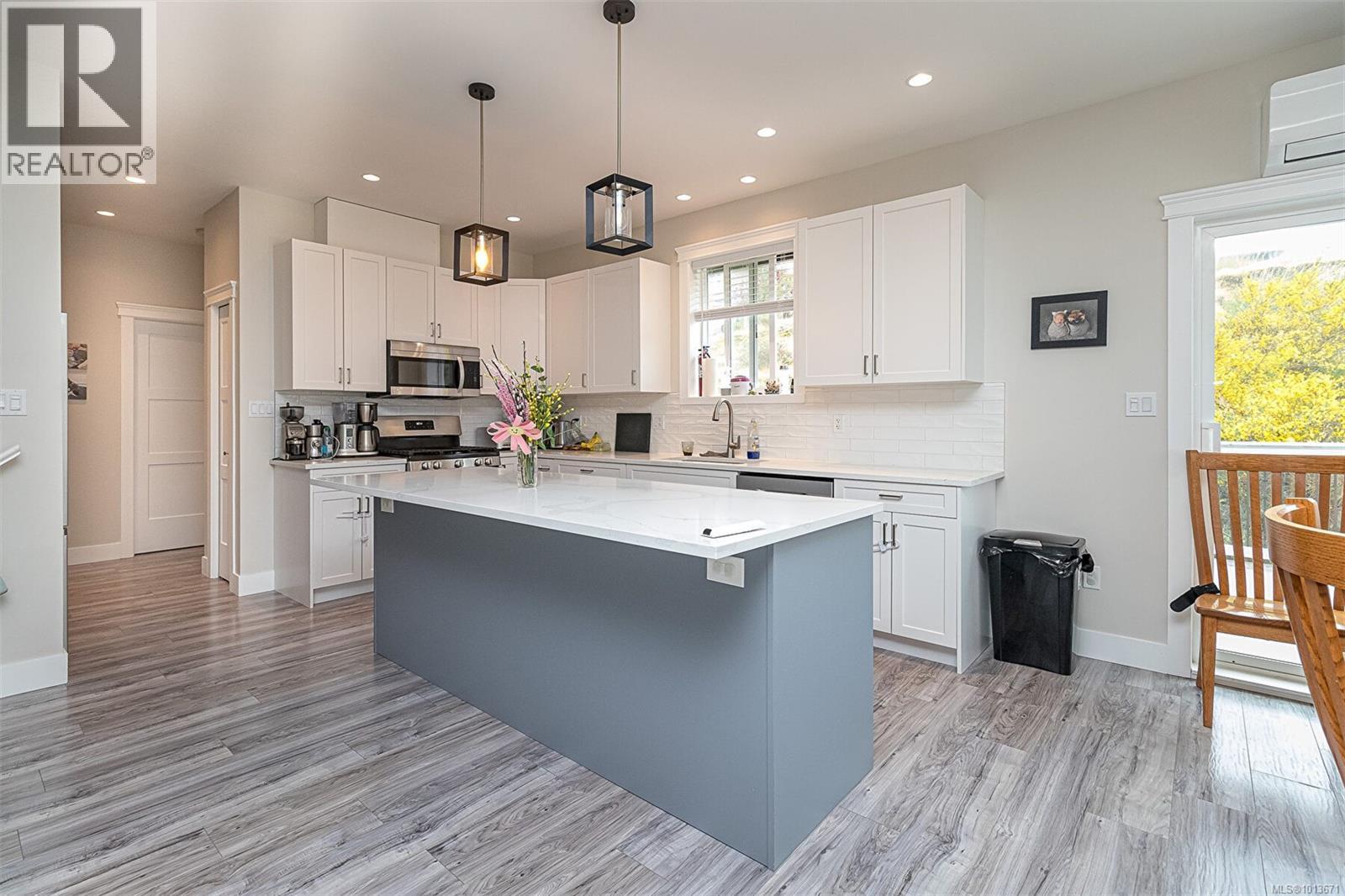 2115 Erinan Boulevard, Sooke