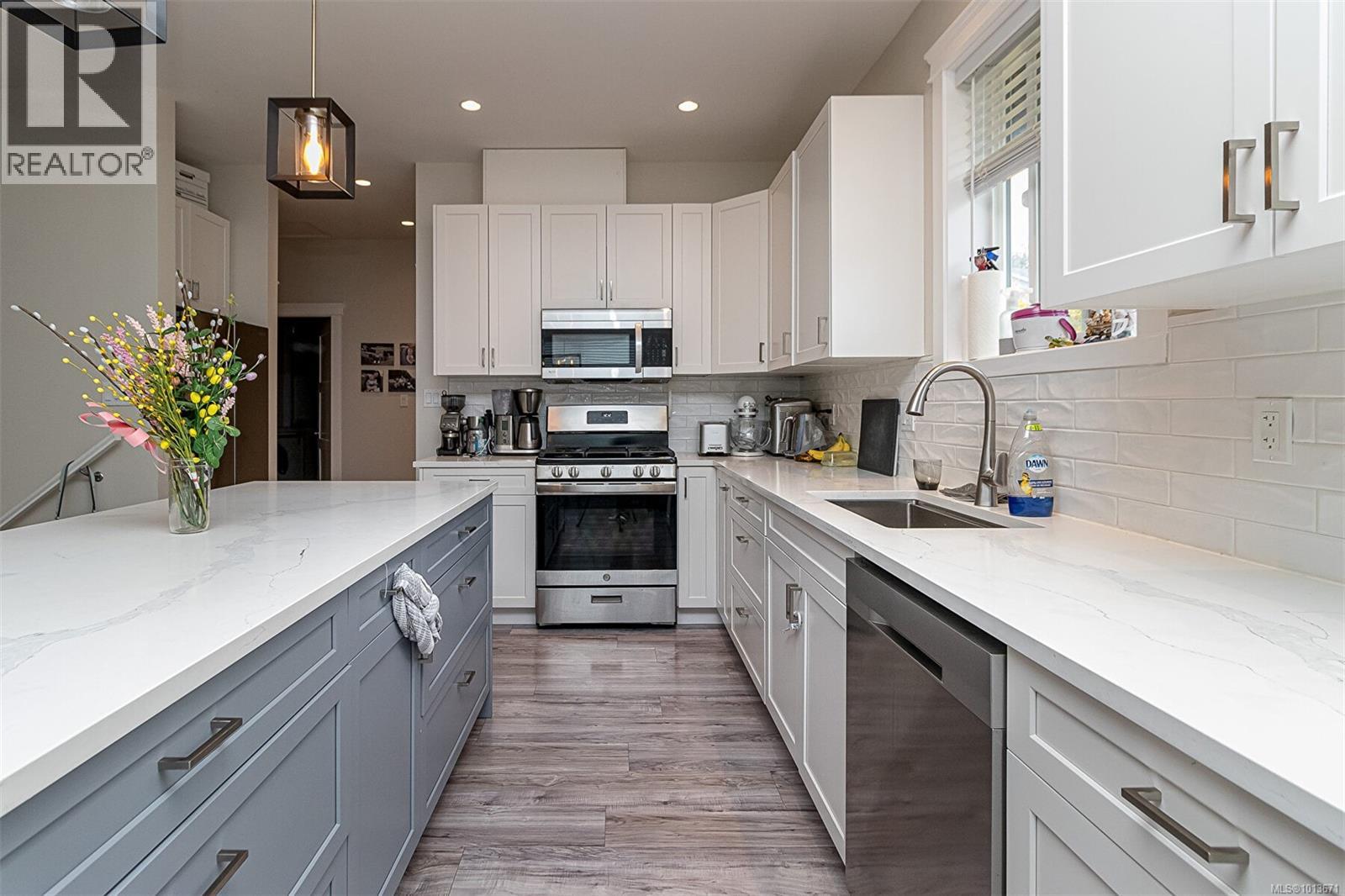  2115 Erinan Boulevard, Sooke