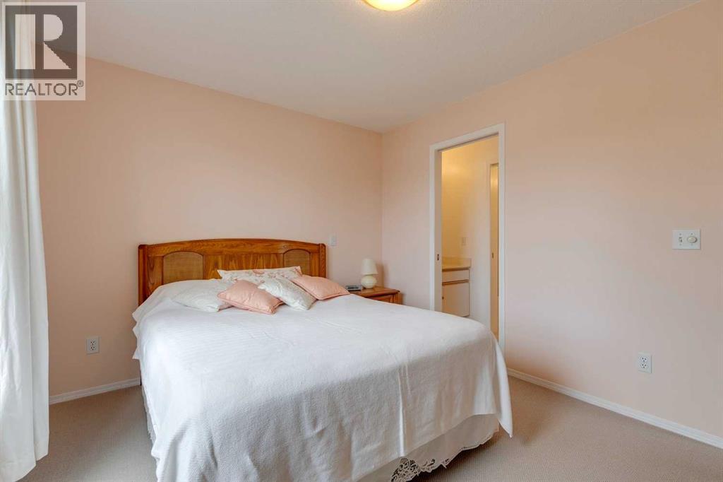 Single Family House for Sale in  Sierra Morena Boulevard SW Signal Hill Calgary 