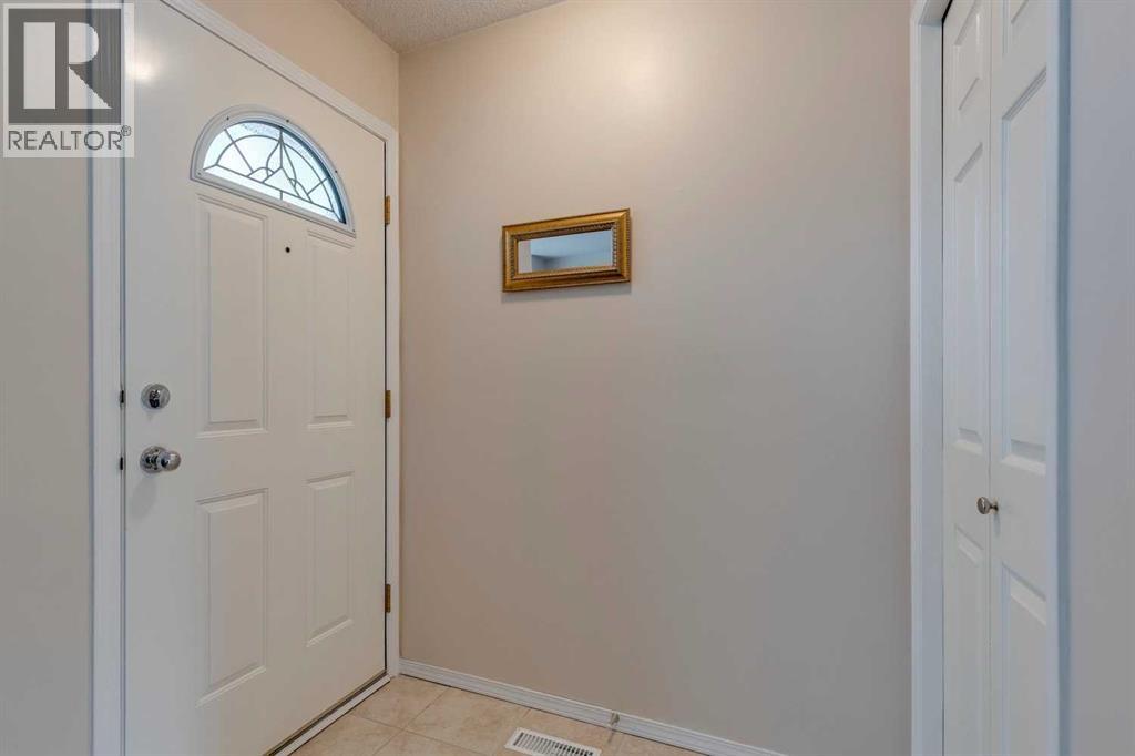 Single Family House for Sale in  Sierra Morena Boulevard SW Signal Hill Calgary 