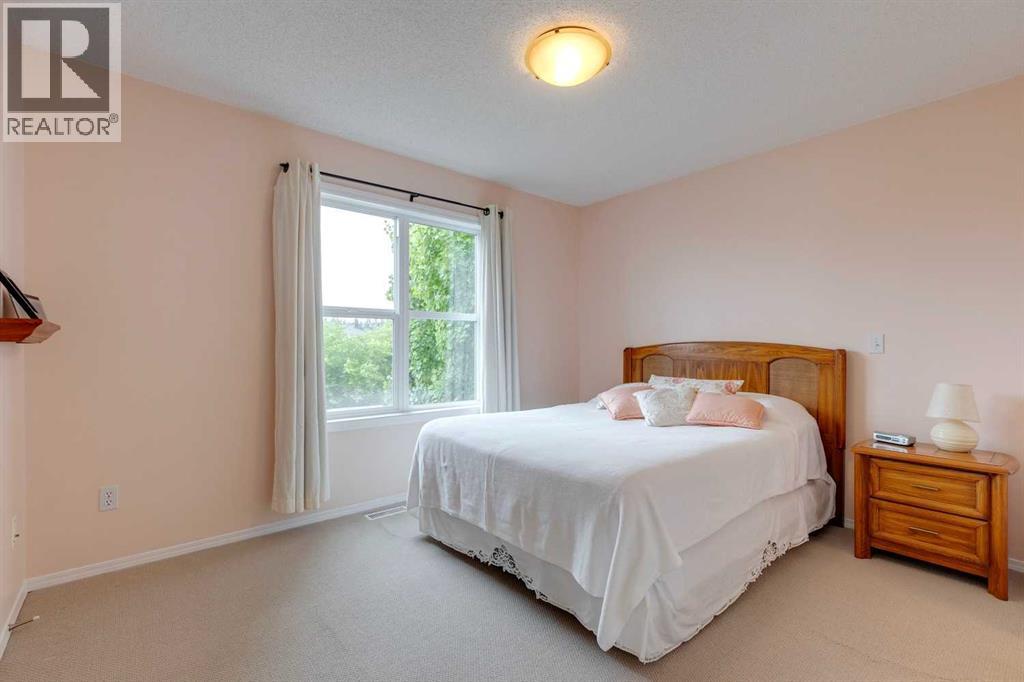 Single Family House for Sale in  Sierra Morena Boulevard SW Signal Hill Calgary 