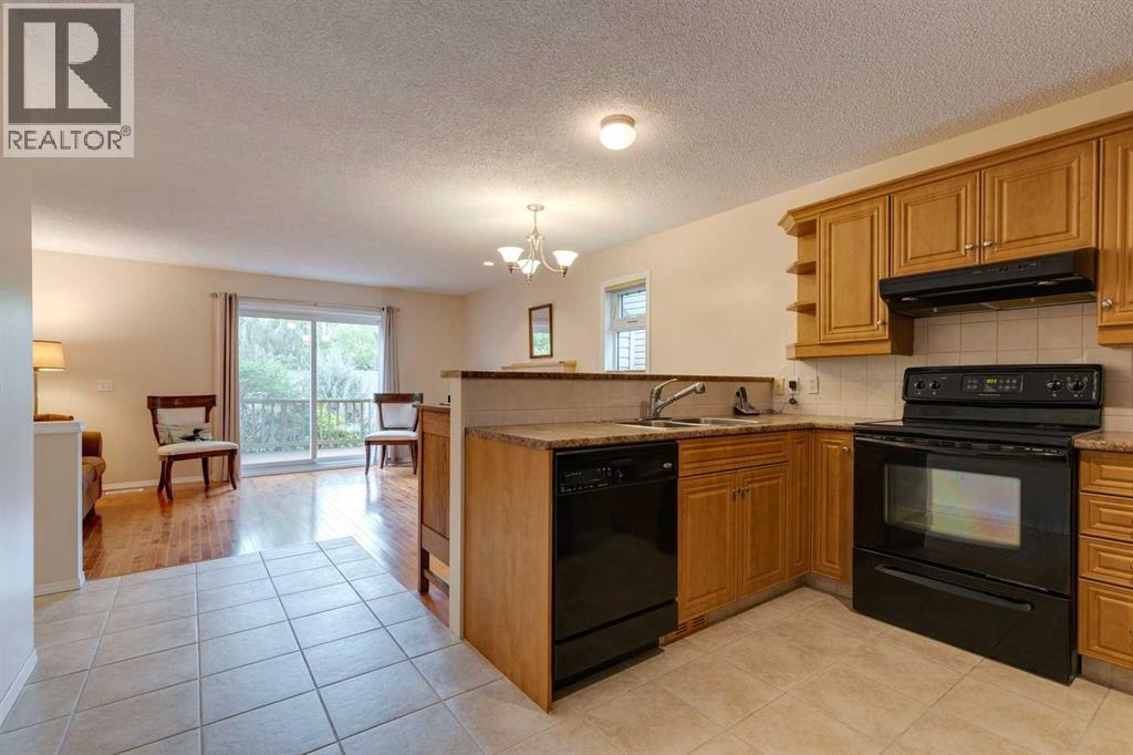 Single Family House for Sale in  Sierra Morena Boulevard SW Signal Hill Calgary 