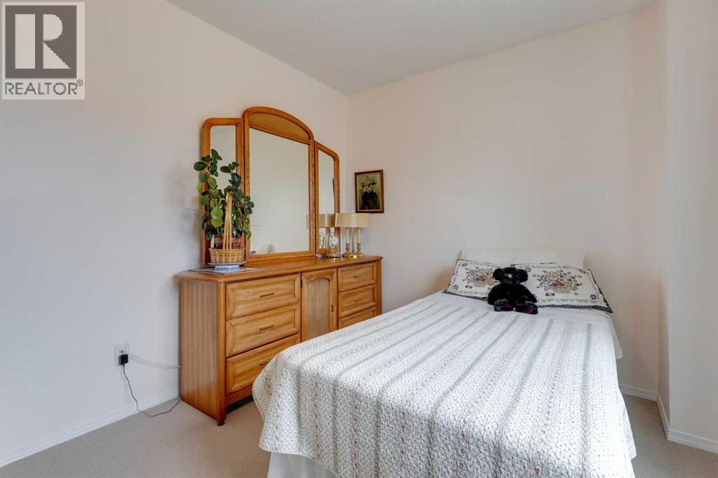 Single Family House for Sale in  Sierra Morena Boulevard SW Signal Hill Calgary 