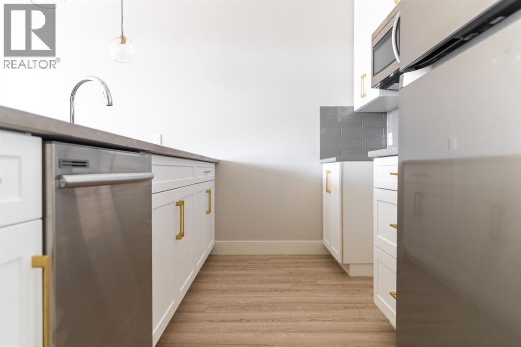 261 Royal Elm Road NW, Calgary, Alberta