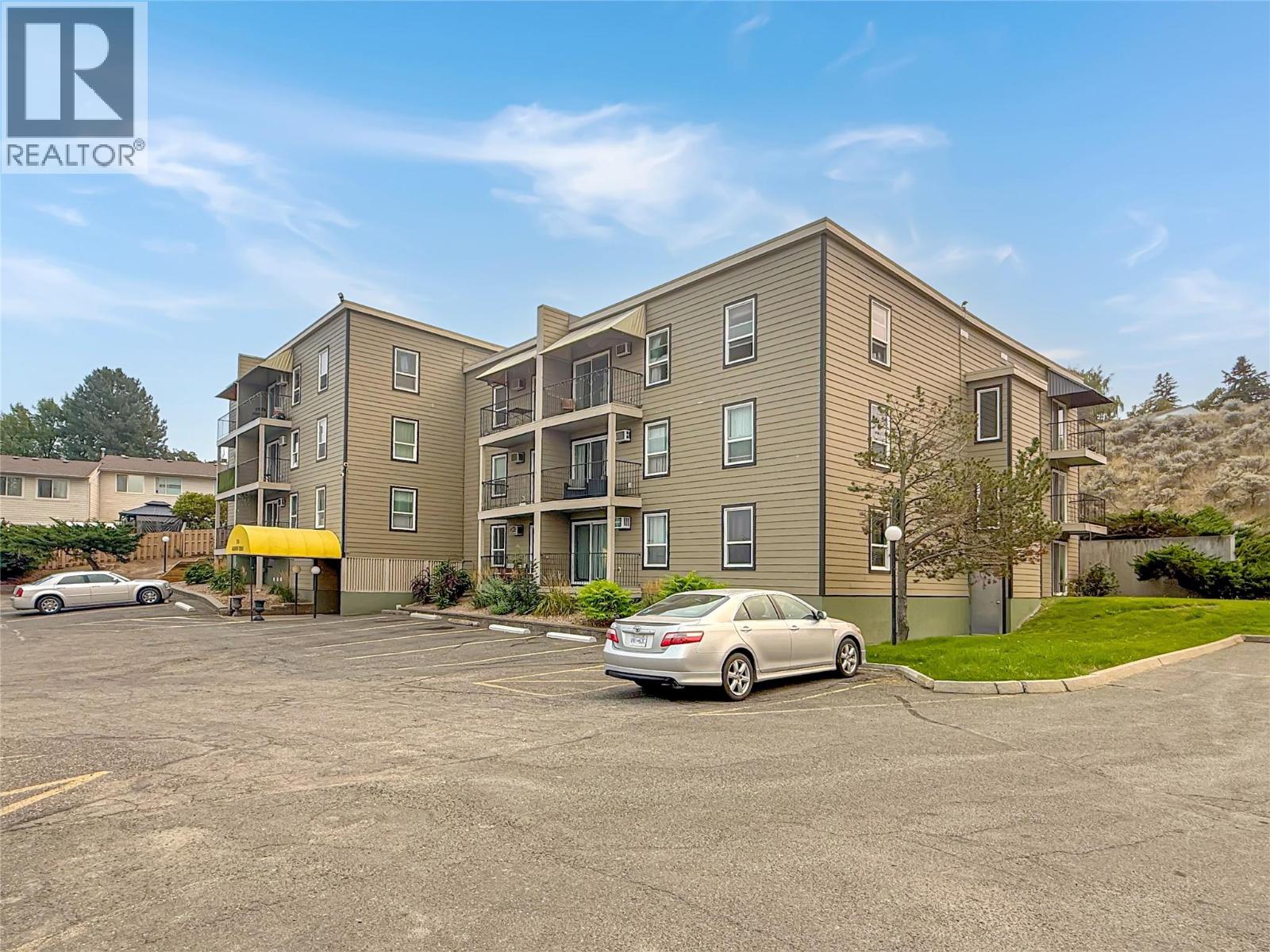 751 Grandview Terrace, Kamloops - Exteriors - Full Complex View - Photo 4