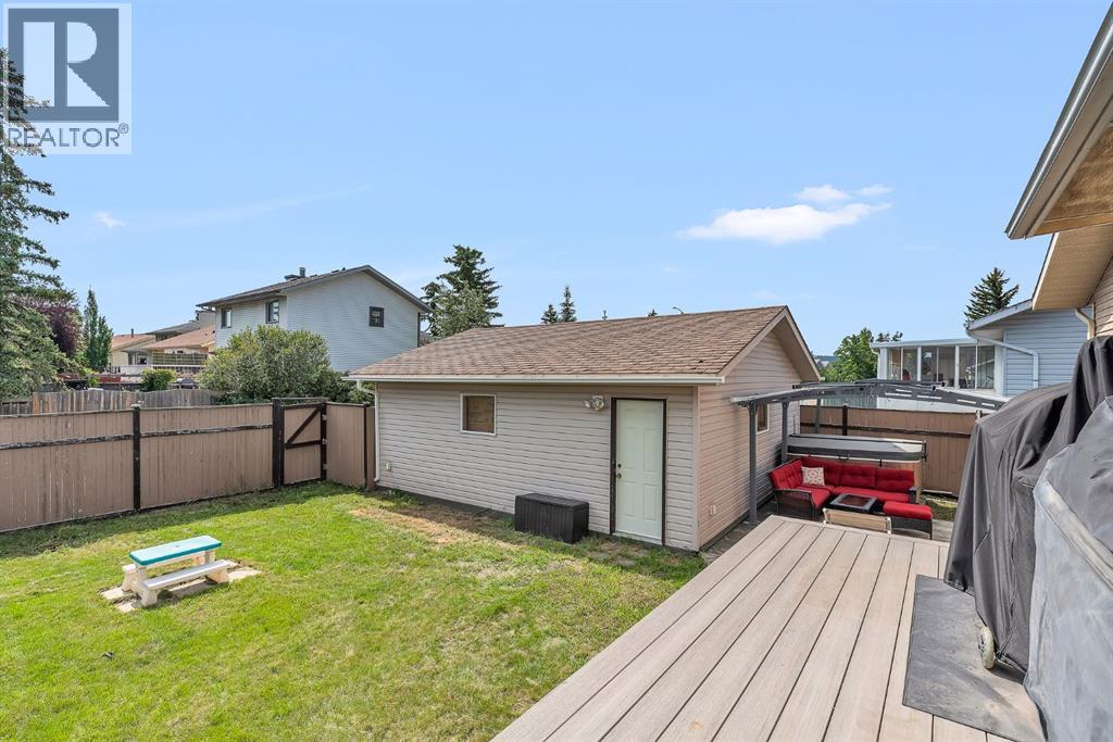 31 West Edge Road, Cochrane