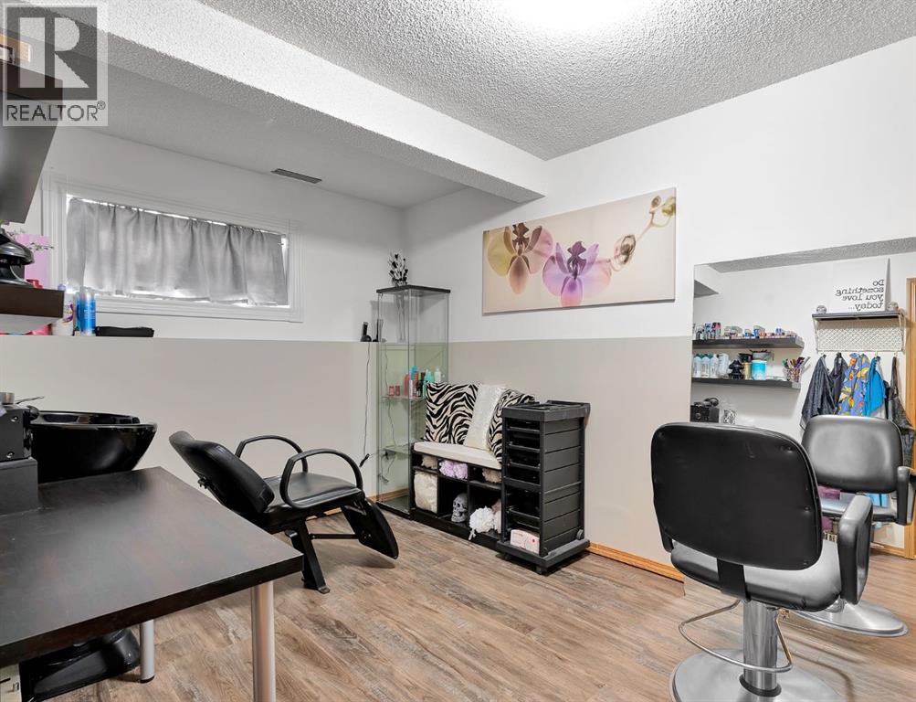 31 West Edge Road, Cochrane