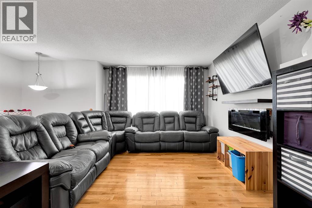 31 West Edge Road, Cochrane