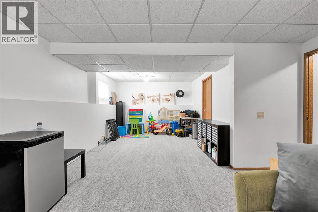 31 West Edge Road, Cochrane