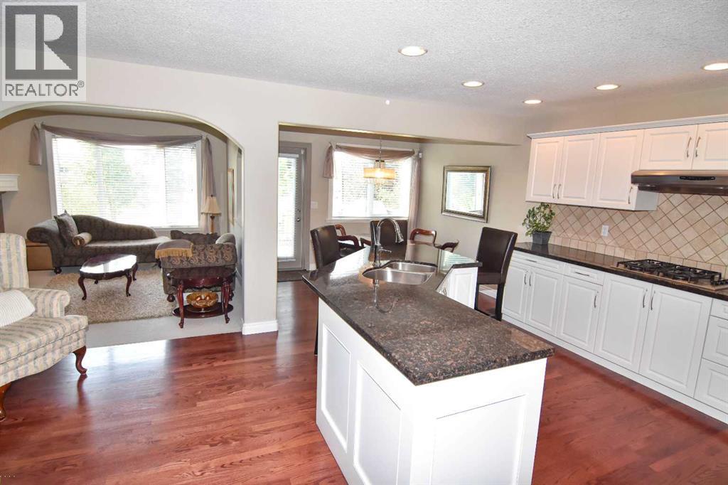 Single Family House for Sale in  Scenic View Close NW Scenic Acres Calgary 