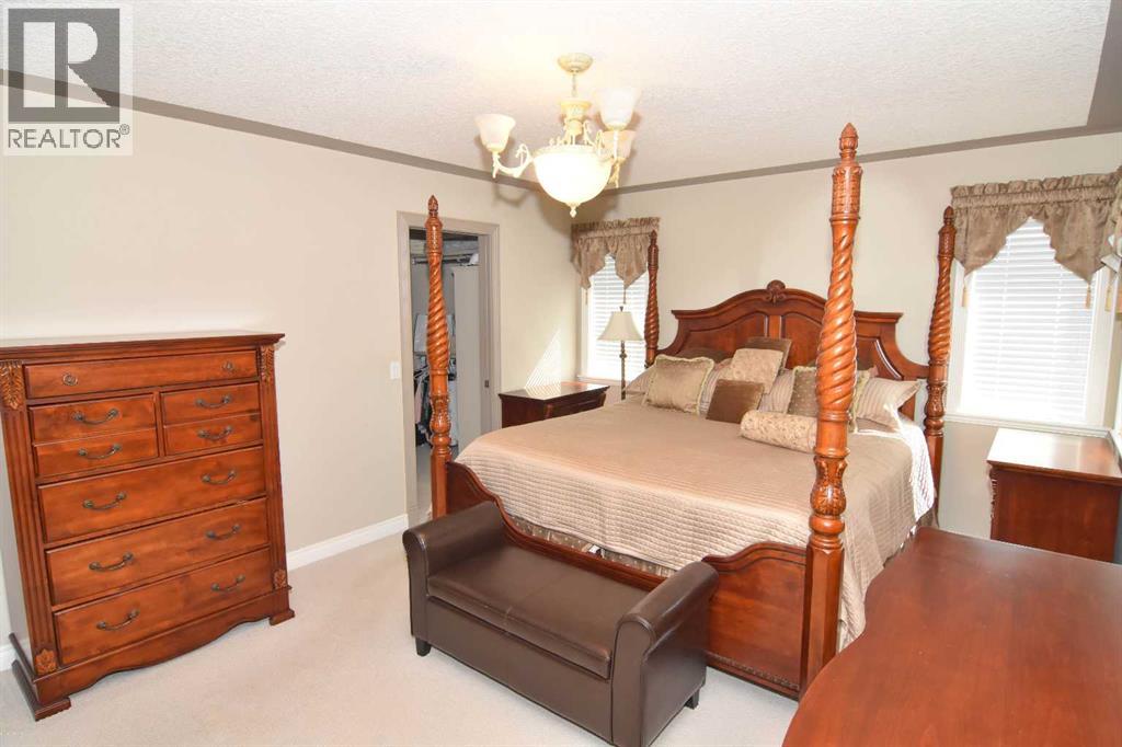 Single Family House for Sale in  Scenic View Close NW Scenic Acres Calgary 