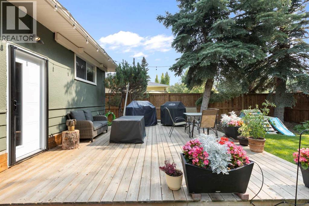 Single Family House Bungalow for Sale in   Avenue SW Haysboro Calgary 