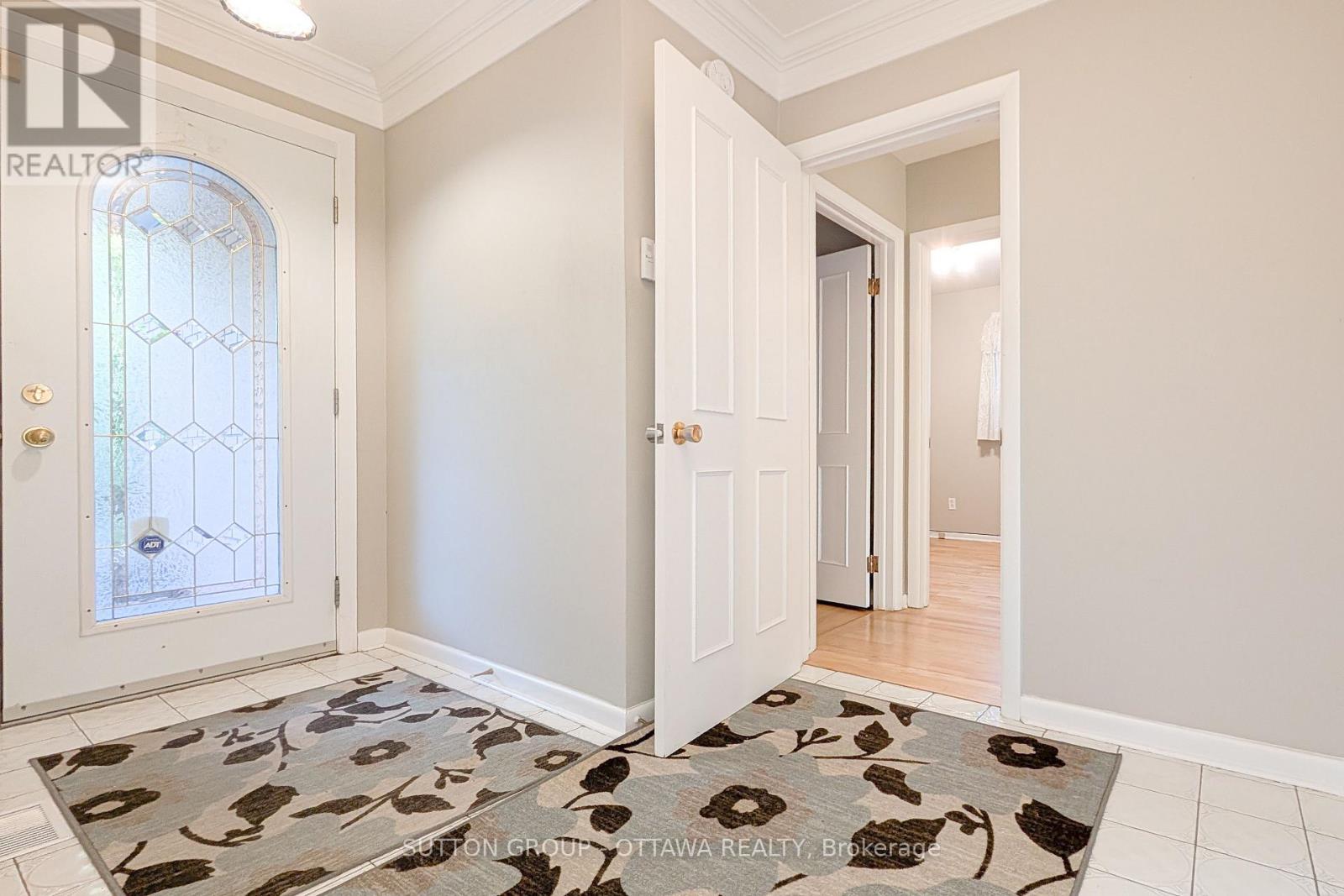 Entrance/foyer
