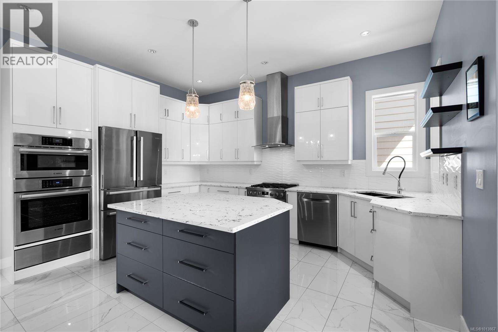 3638 Ridge View Terr, Colwood
