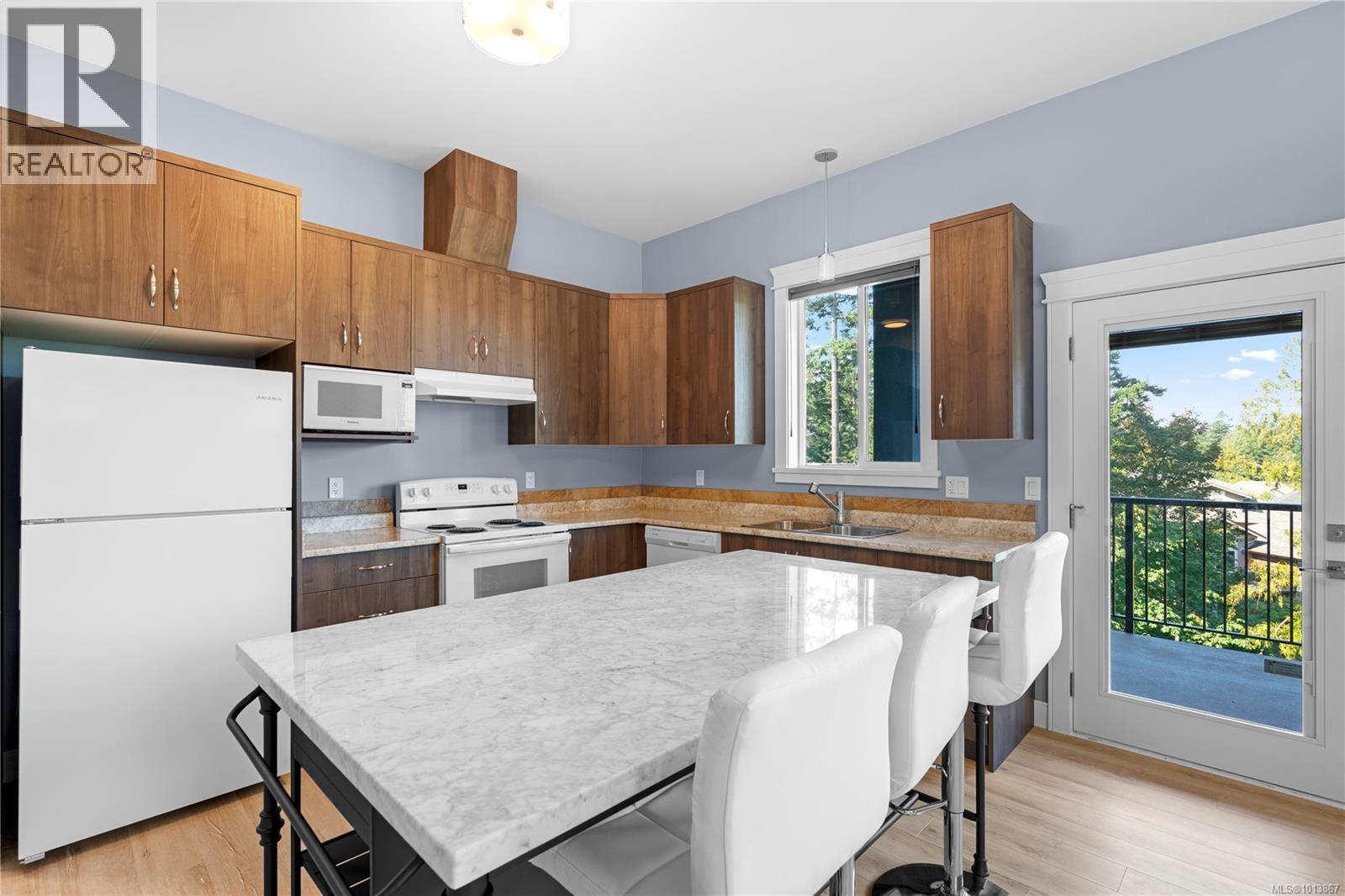 3638 Ridge View Terr, Colwood